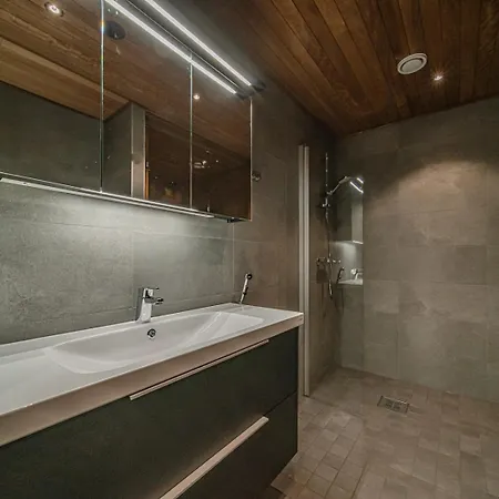 Levillas Cranberry C14