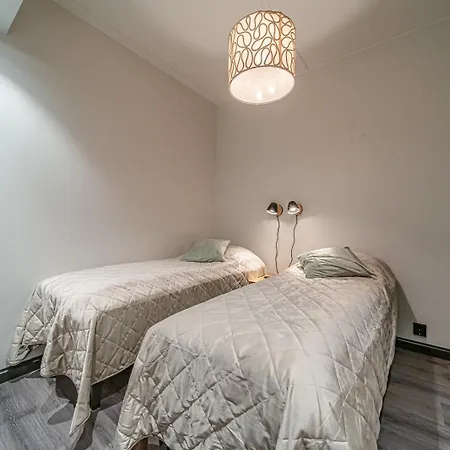 Levillas Cranberry C14 * לוי